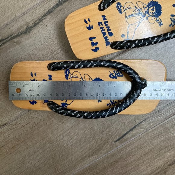 Wooden Kung Fu Sandals - Picture 4 of 5